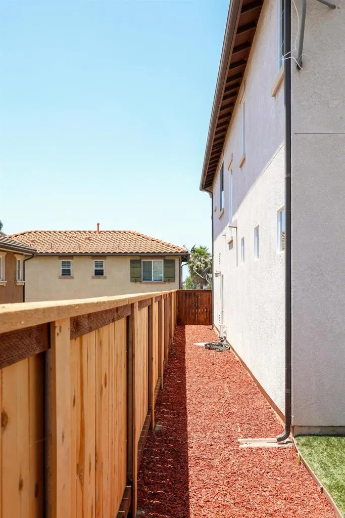 https://cdn.realtyfeed.com/cdn/127/306725739/3cb48f28e1e8a30d0d293f52fe5e0698.webp