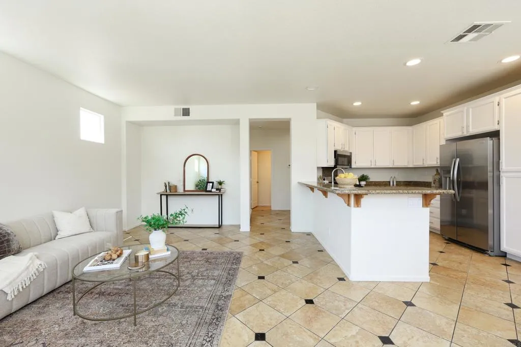 https://cdn.realtyfeed.com/cdn/127/306725739/542c6a57387e9aba25f3baa14fcb6b66.webp