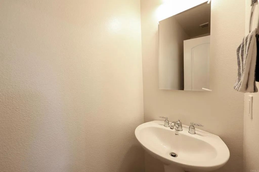 https://cdn.realtyfeed.com/cdn/127/306725739/8f0badf8b3f4f7cdf41d38909f14853e.webp