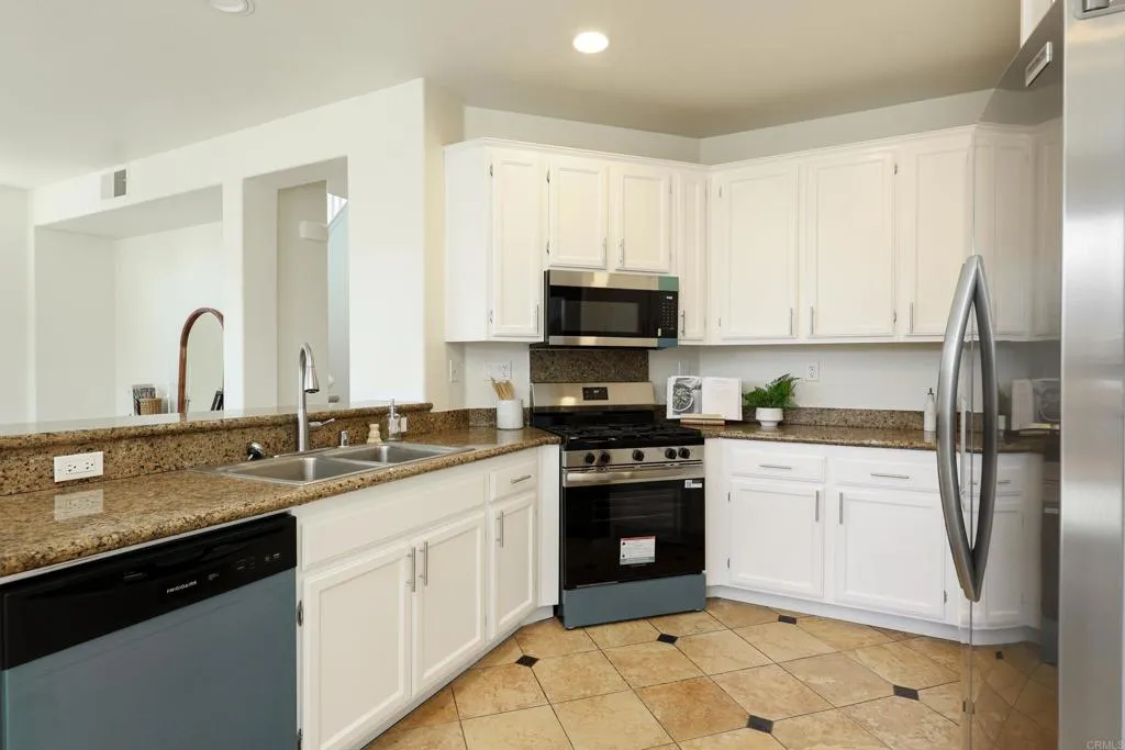 https://cdn.realtyfeed.com/cdn/127/306725739/a514dd1739ae9a601e3d28244aa7e0db.webp