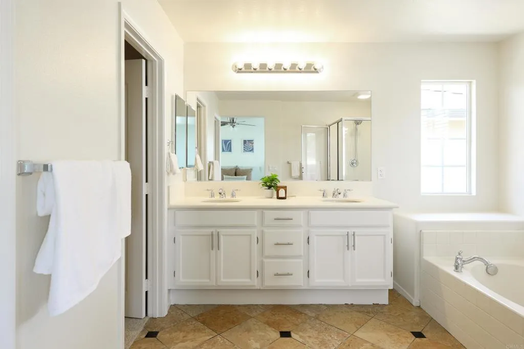 https://cdn.realtyfeed.com/cdn/127/306725739/b6c4367384056b699cba66a716106c2c.webp