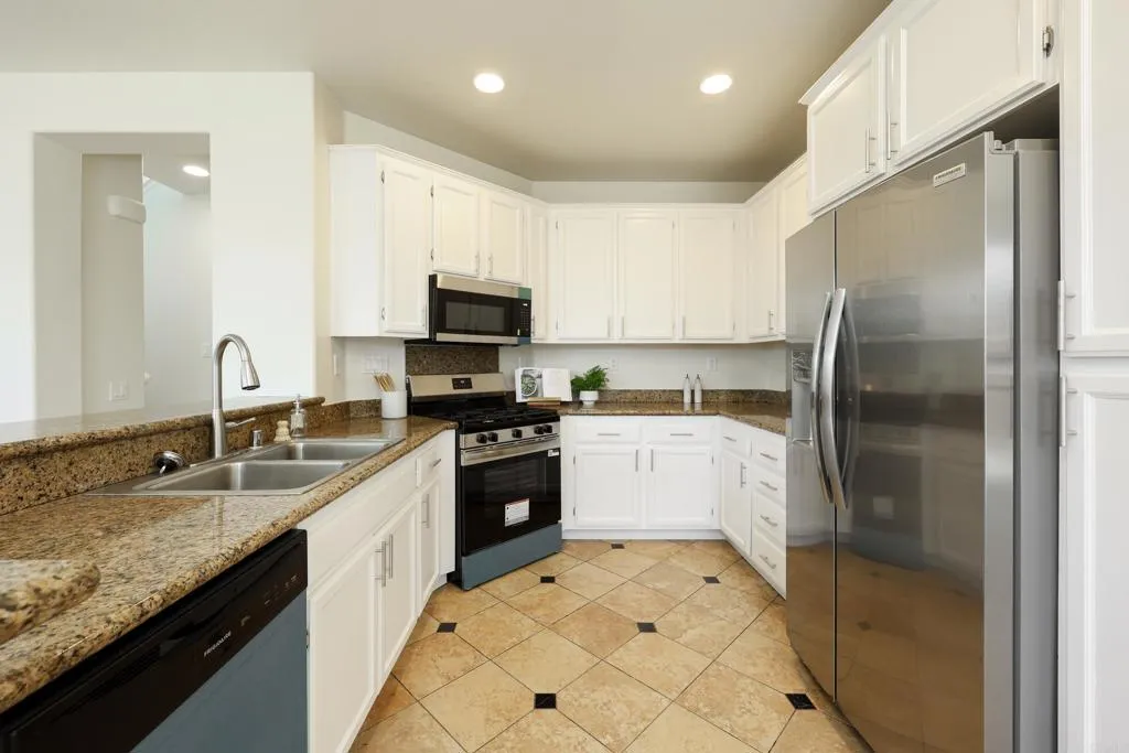 https://cdn.realtyfeed.com/cdn/127/306725739/df83321a0cb686460784ca6daf8418d7.webp