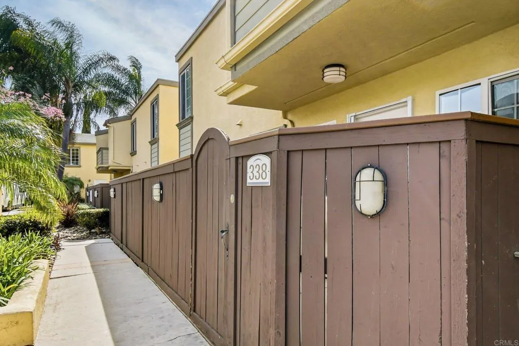 https://cdn.realtyfeed.com/cdn/127/306725821/38add1c111b39bfc0bbc49b584120199.webp