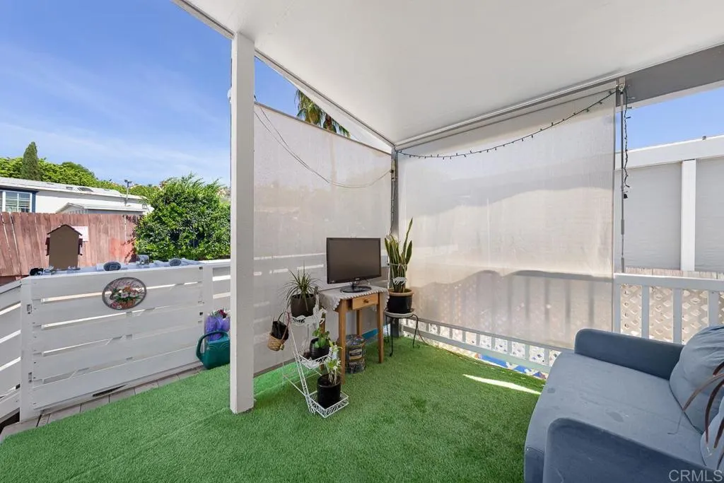 https://cdn.realtyfeed.com/cdn/127/306725900/49c208eb9b1a4cf264bf74c77e70c9c1.webp