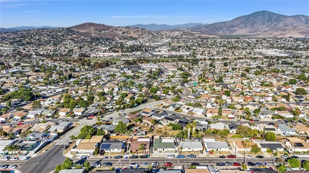 https://cdn.realtyfeed.com/cdn/127/306725902/455e2ce4a17fab624b3de564b3c4674d.webp
