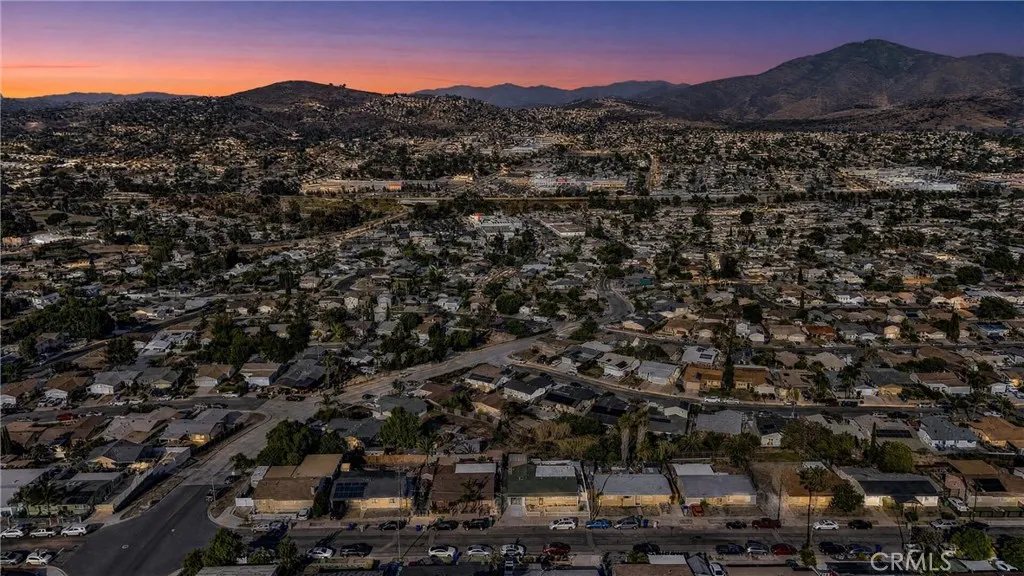 https://cdn.realtyfeed.com/cdn/127/306725902/f0d4a332f8dc6d882f02e538021e5a4c.webp
