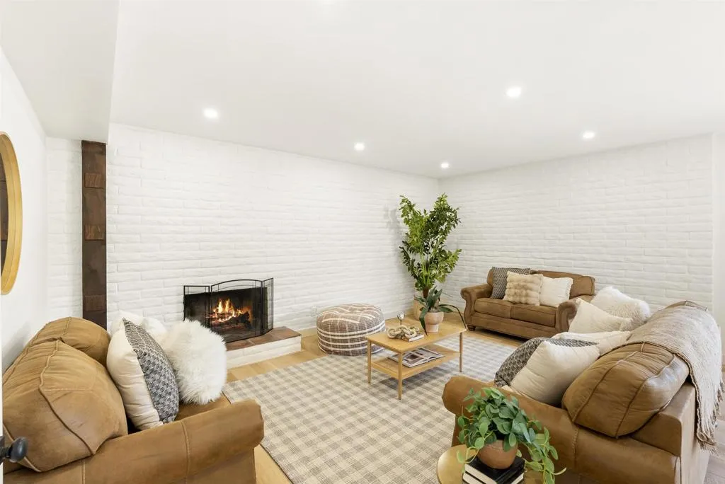 https://cdn.realtyfeed.com/cdn/127/306725904/0fb8e07d55b87976d31f3ab25585d89c.webp