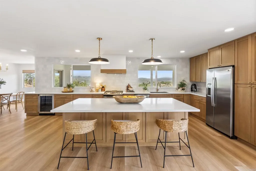 https://cdn.realtyfeed.com/cdn/127/306725904/1ed64c4216fc5ef6cadbf4a691b21082.webp