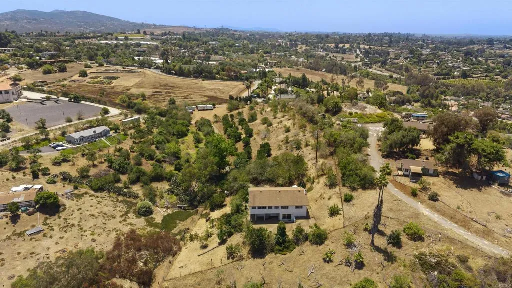 https://cdn.realtyfeed.com/cdn/127/306725904/2d92a205ec5a743db4cb0f3c91a336a6.webp