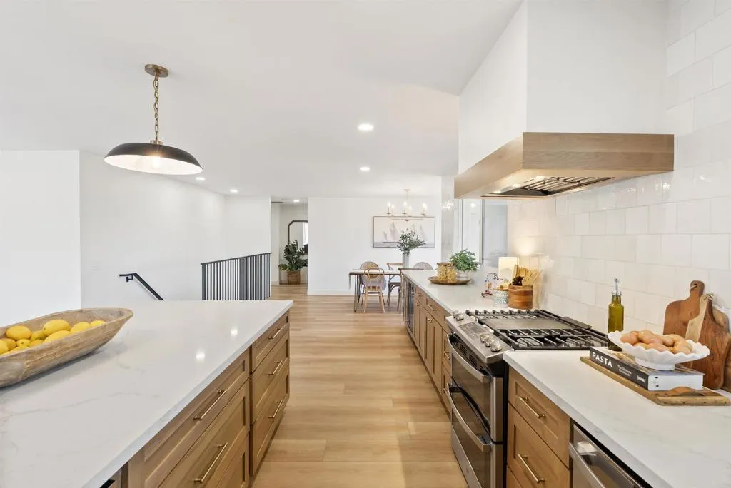 https://cdn.realtyfeed.com/cdn/127/306725904/40f69d6157870572a22ccb260833d3e1.webp