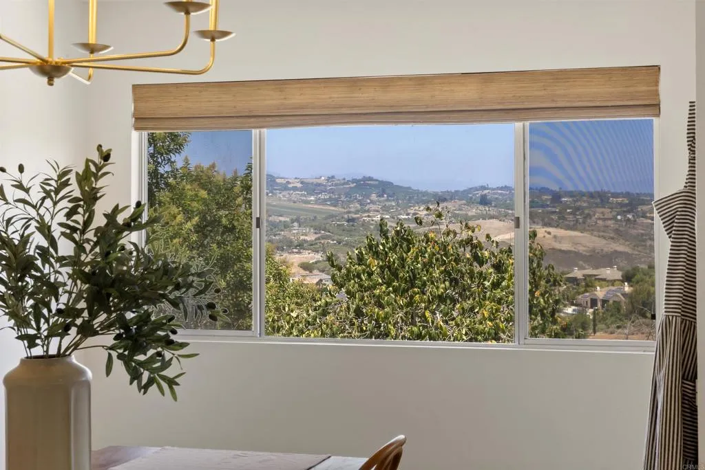 https://cdn.realtyfeed.com/cdn/127/306725904/68f4dc12e37c4fde2c956bb94be5c875.webp