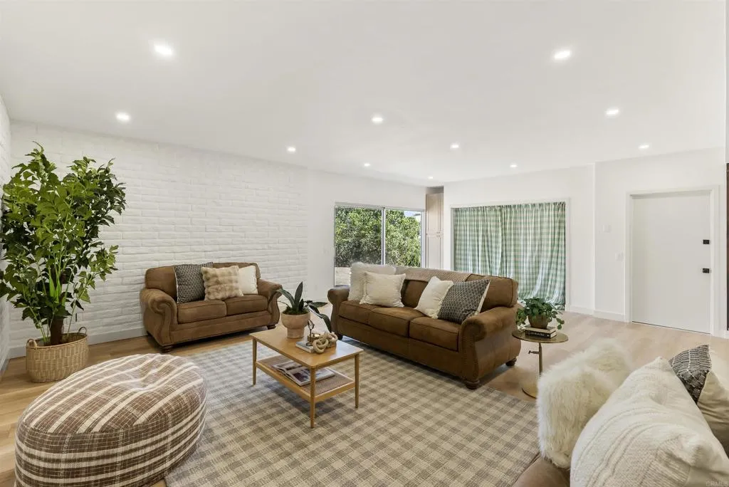 https://cdn.realtyfeed.com/cdn/127/306725904/a88a3e63bf1f3d063f4b4217315194cb.webp