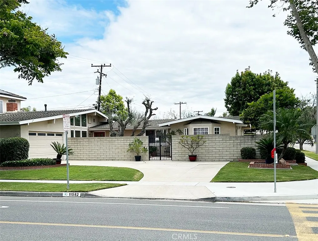 Los Alamitos, CA 90720