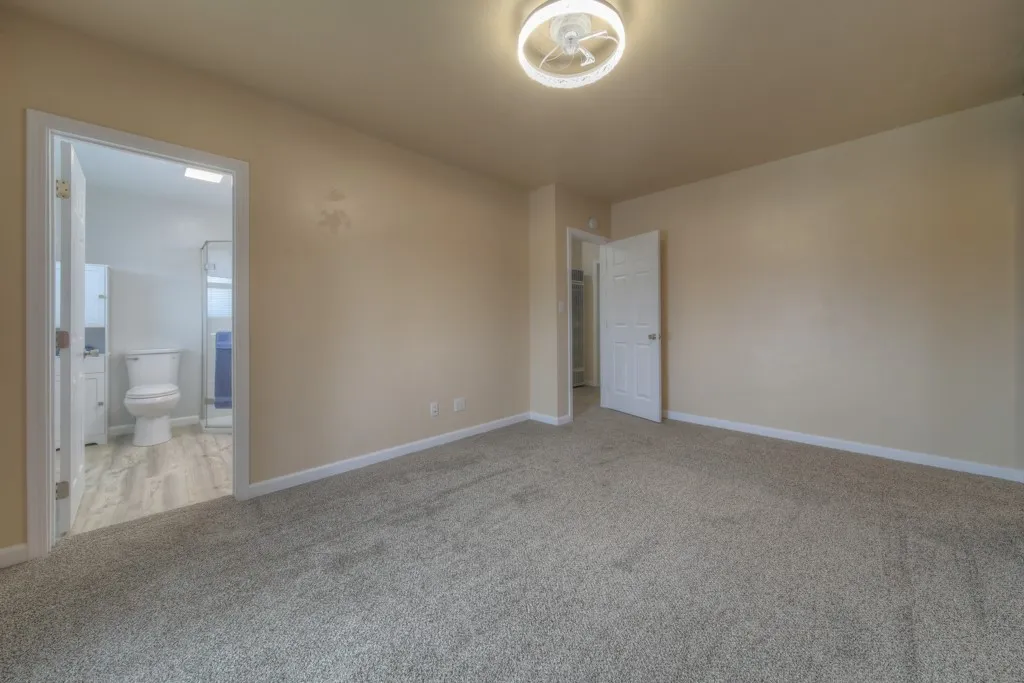 https://cdn.realtyfeed.com/cdn/127/306726033/50b9ebc8d2e98b774a8c1bda1f4459ce.webp