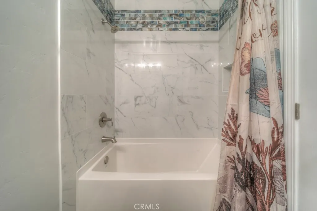 https://cdn.realtyfeed.com/cdn/127/306726033/e32cb32eba7154f4f28f1e5a82dc9487.webp