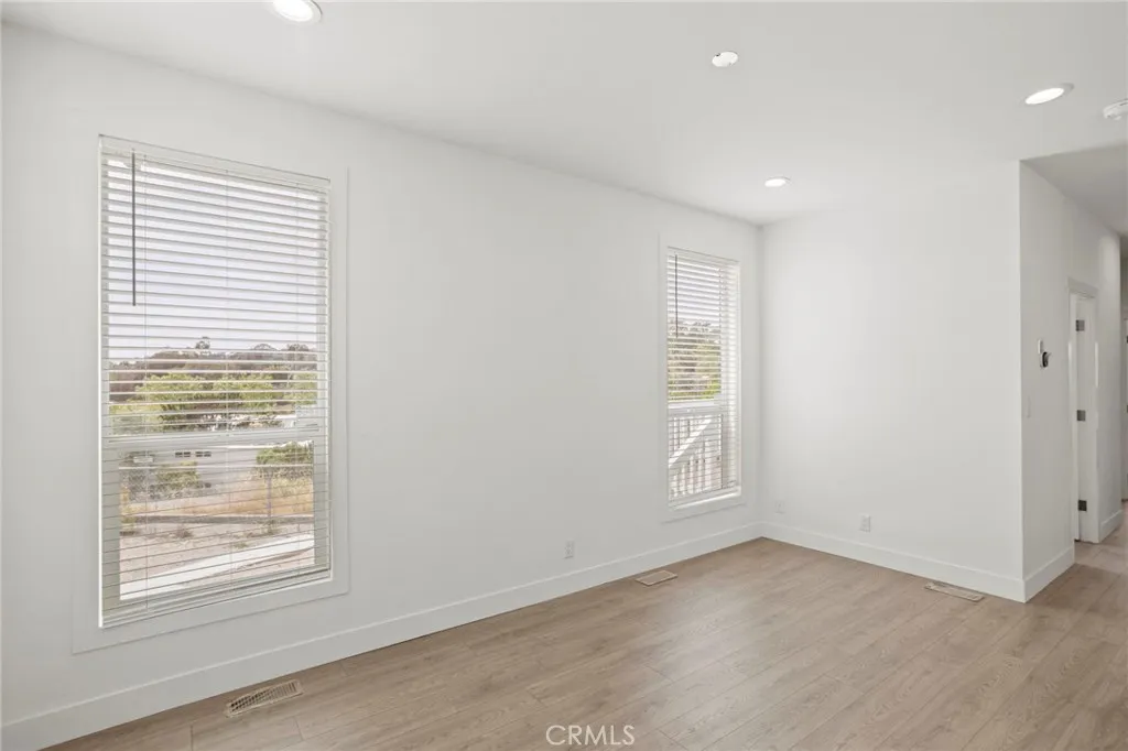 https://cdn.realtyfeed.com/cdn/127/306726049/23fc0cbdaf32be96295e9305d036bfa3.webp