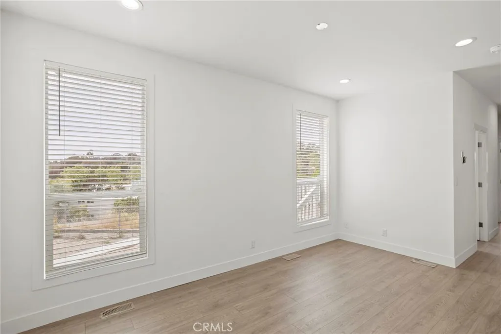 https://cdn.realtyfeed.com/cdn/127/306726049/cb940c82b97b639534c2e3d3e192a196.webp