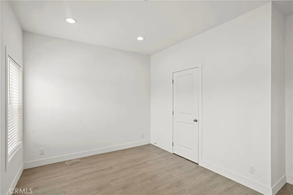 https://cdn.realtyfeed.com/cdn/127/306726049/dc4f4dac6ca9b432508ff81f046a0d3d.webp