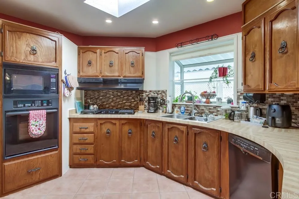 https://cdn.realtyfeed.com/cdn/127/306726059/6f930aaf00c4b392a309fe13d3bd0ad8.webp