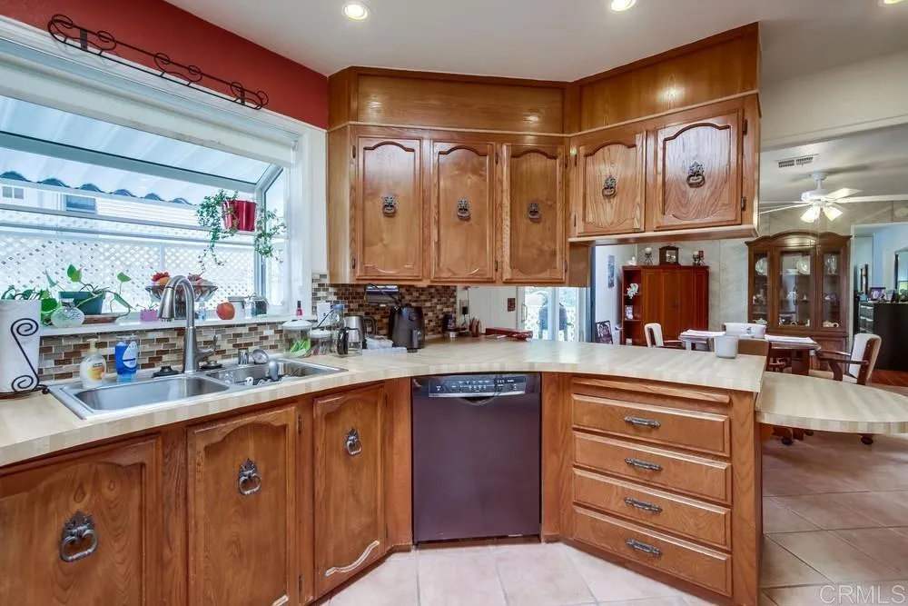 https://cdn.realtyfeed.com/cdn/127/306726059/7bbd74e1f4560344c9dfc4095f9ac210.webp