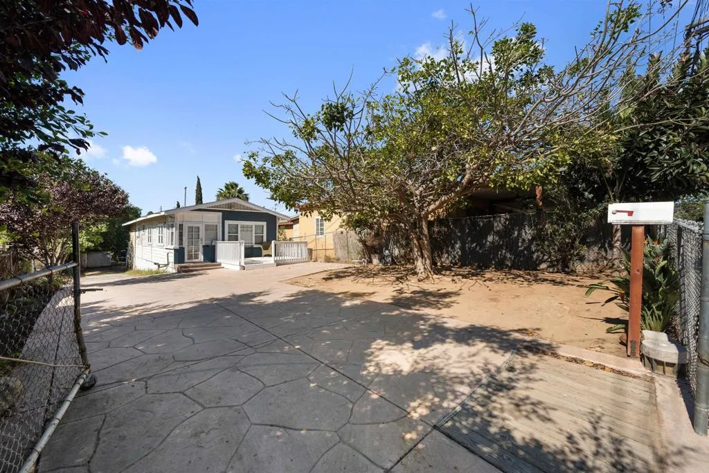 https://cdn.realtyfeed.com/cdn/127/306726135/0dec740c8f6575698edef6866e49343a.webp