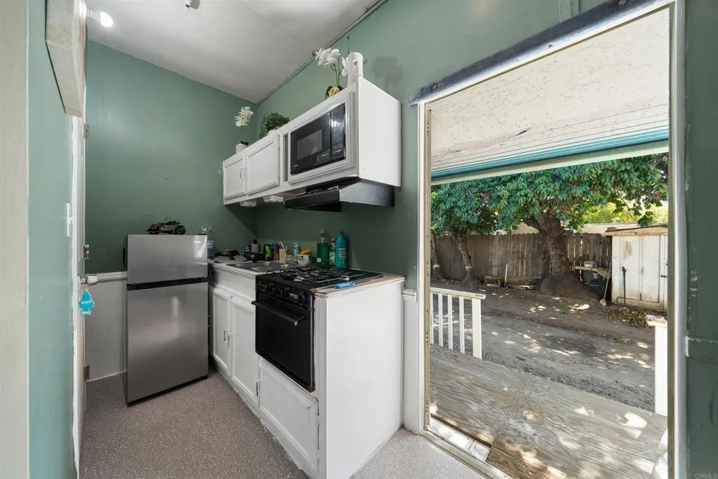 https://cdn.realtyfeed.com/cdn/127/306726135/b6d4b161b3a14cb2d5fa4bef73cb23d0.webp