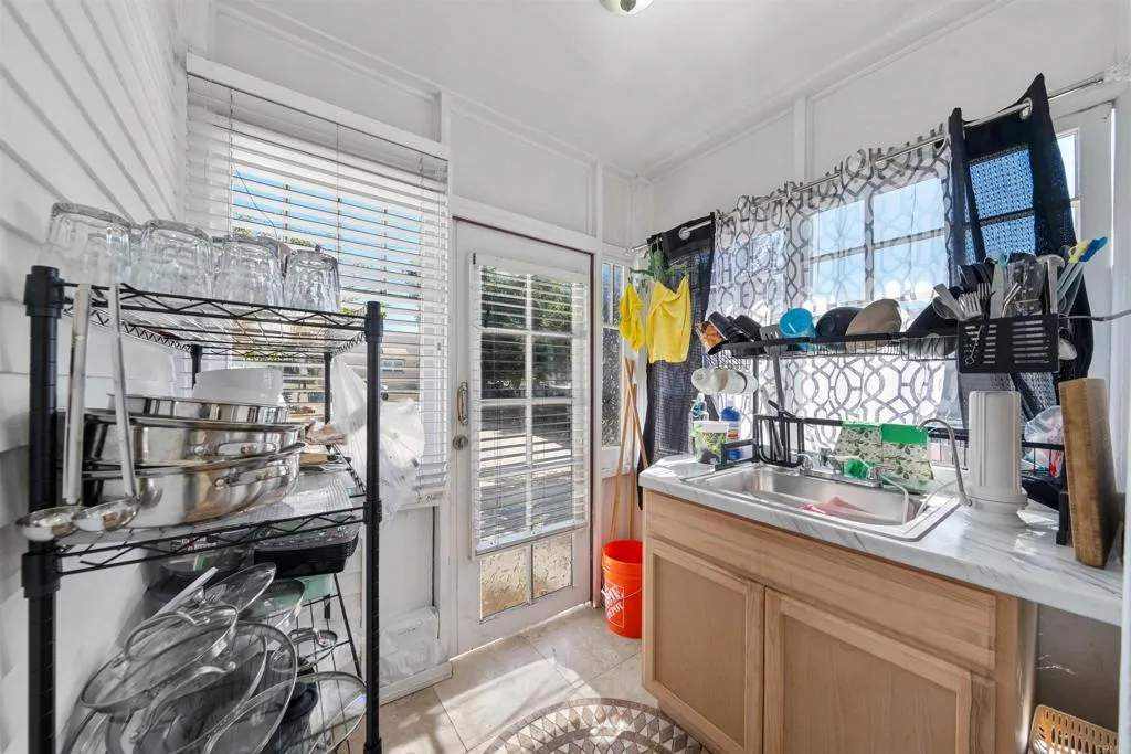 https://cdn.realtyfeed.com/cdn/127/306726135/bed8df2117832ec51cd51822f416f366.webp