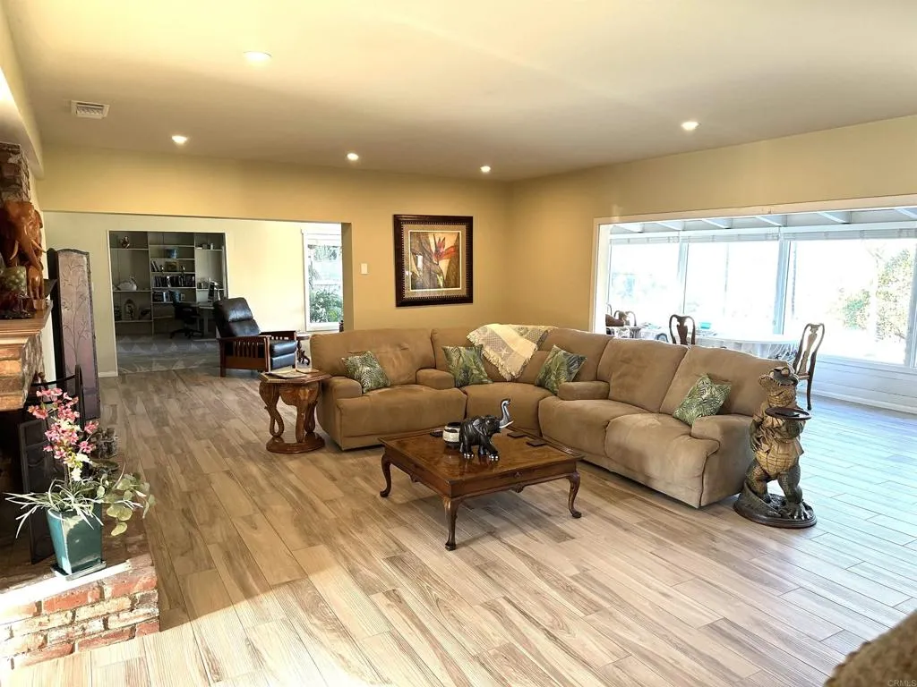 https://cdn.realtyfeed.com/cdn/127/306726144/9cd9af49026494f833f57df5947acecc.webp