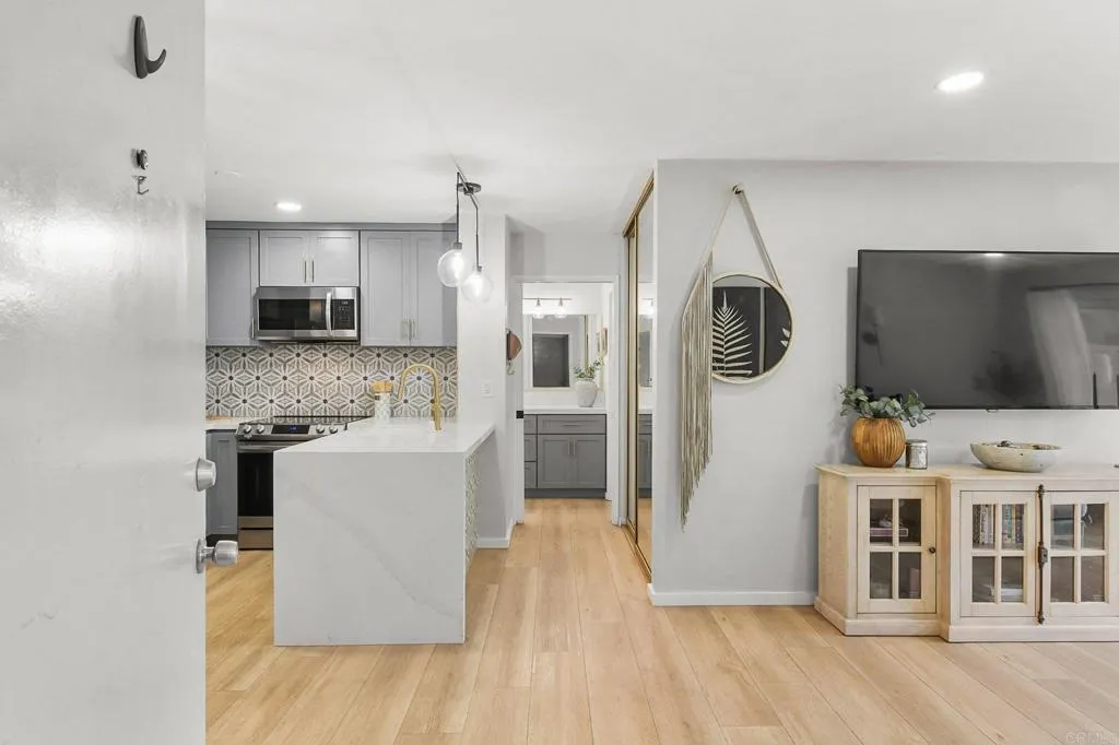 https://cdn.realtyfeed.com/cdn/127/306726195/0f0625eb577b44a2f944f7c330f293bb.webp
