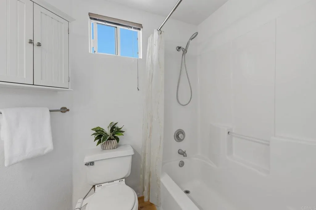https://cdn.realtyfeed.com/cdn/127/306726204/64f49a34073ad77192672f46ad719252.webp