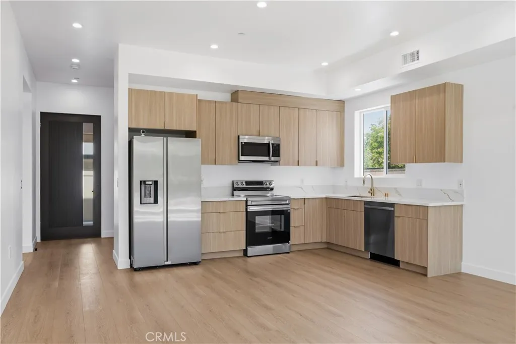 Northridge, CA 91325