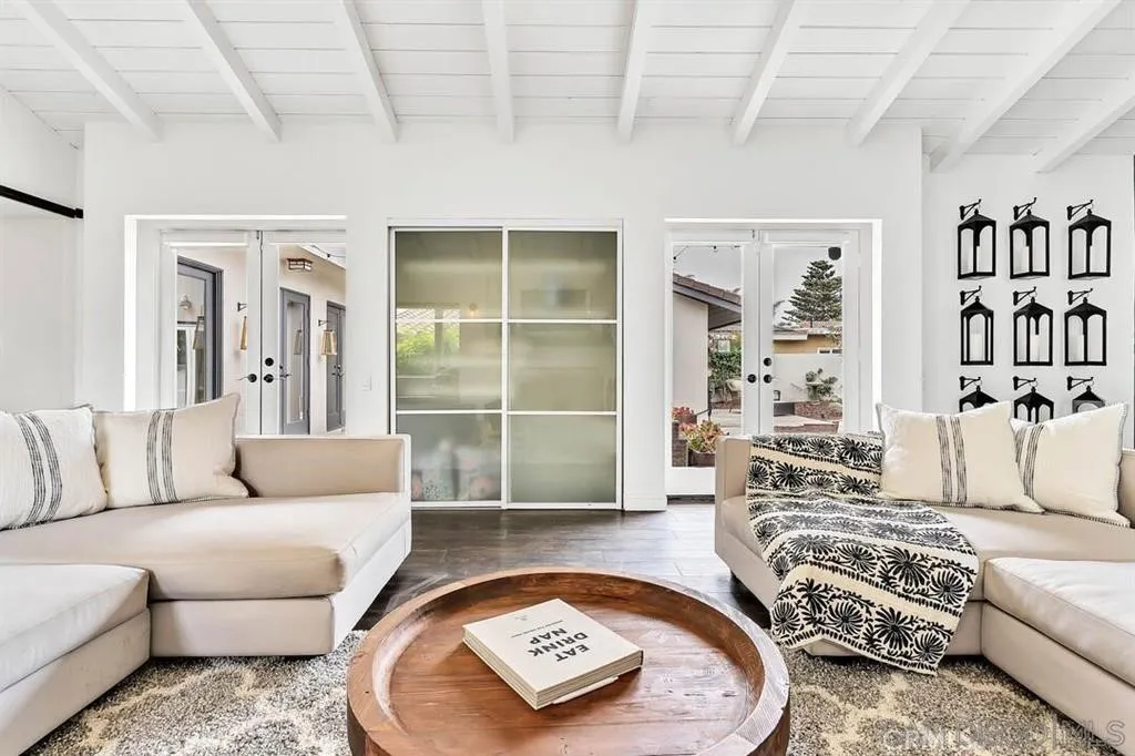 https://cdn.realtyfeed.com/cdn/127/306726225/9cf37a40c5d4d57159d2272aa4069c83.webp