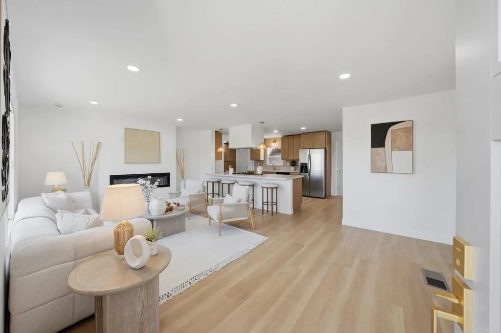 https://cdn.realtyfeed.com/cdn/127/306726248/20471dda421eeca14e808014e0813527.webp