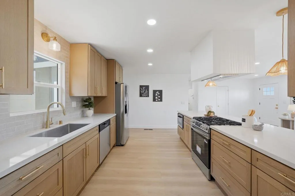 https://cdn.realtyfeed.com/cdn/127/306726248/7f39b382f6de24cabf5b6014cea6d248.webp