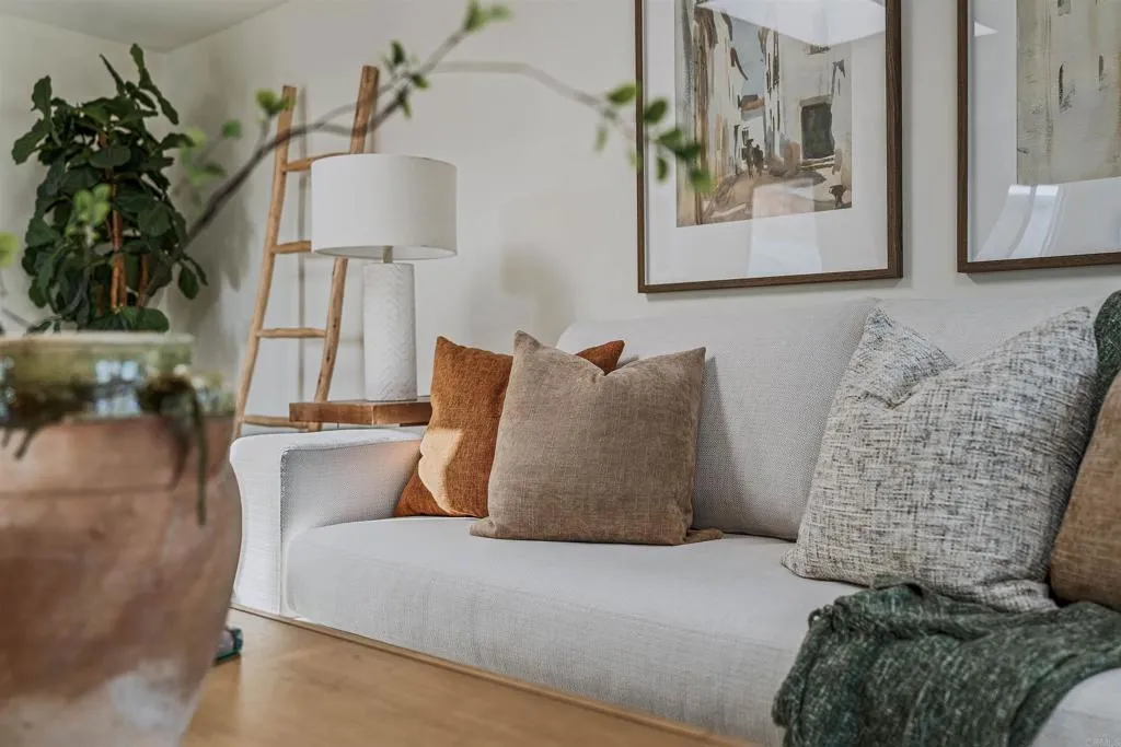 https://cdn.realtyfeed.com/cdn/127/306726343/34cc562348494abcb005cdb9a0ae397e.webp