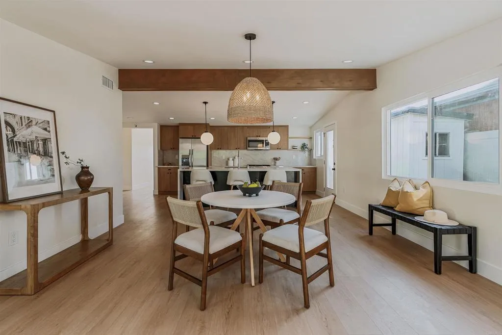 https://cdn.realtyfeed.com/cdn/127/306726343/df558d6610f8695b7e56cc9cf66a8e39.webp