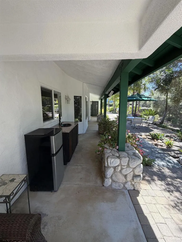 https://cdn.realtyfeed.com/cdn/127/306726344/15c9d6282f2fc0f13f1cf2d513cebed0.webp