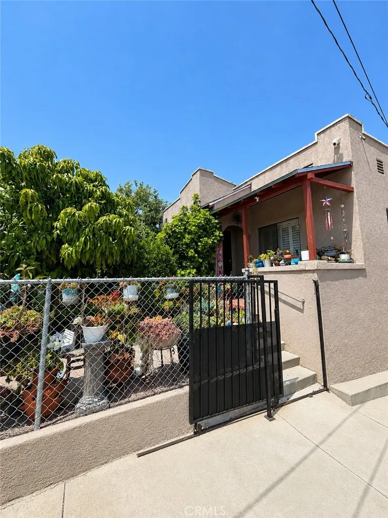 Los Angeles, CA 90063