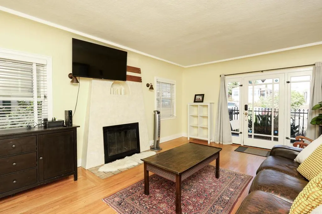 https://cdn.realtyfeed.com/cdn/127/306726552/01b040a354eb00043df206a7ebd9cda5.webp
