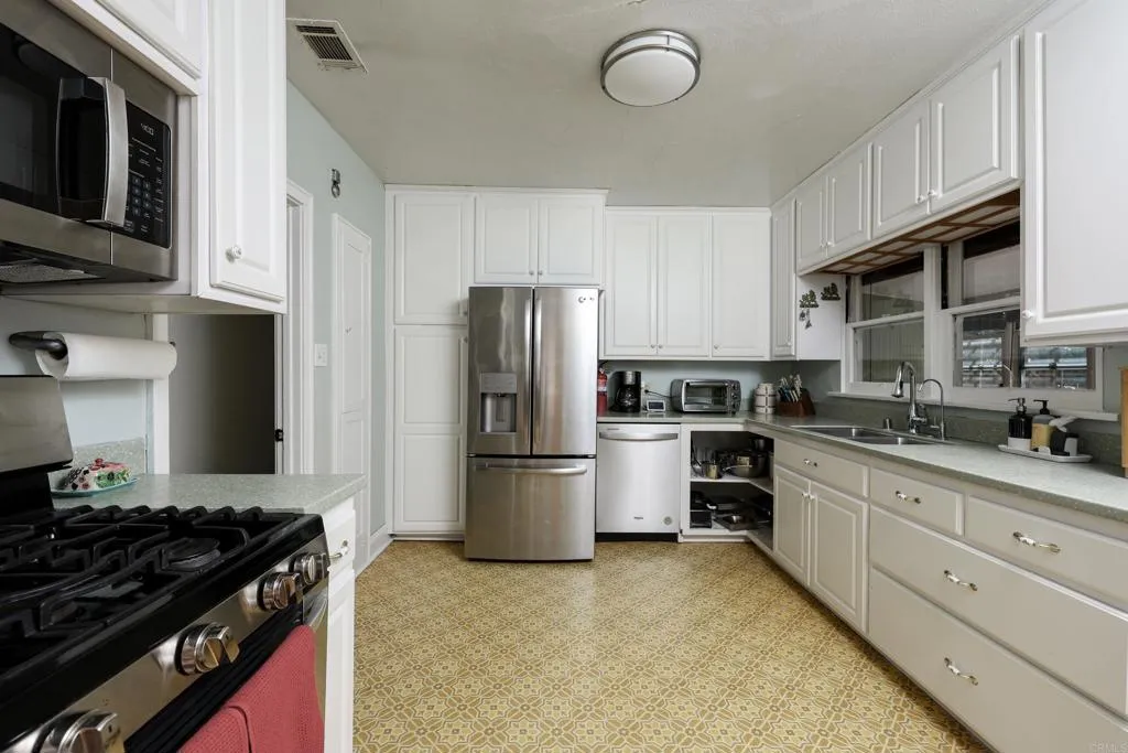 https://cdn.realtyfeed.com/cdn/127/306726552/057766d4e9d7d3f9e49e3dfdc47ba6c7.webp