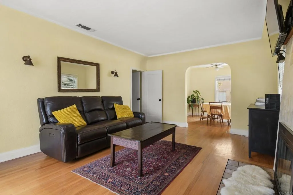 https://cdn.realtyfeed.com/cdn/127/306726552/1ac14f5002906bf98138a709f769a9fd.webp