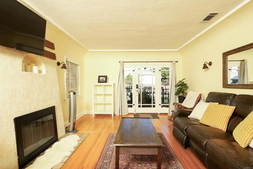 https://cdn.realtyfeed.com/cdn/127/306726552/2bc1250f150242b974b7e16a4d916d9e.webp