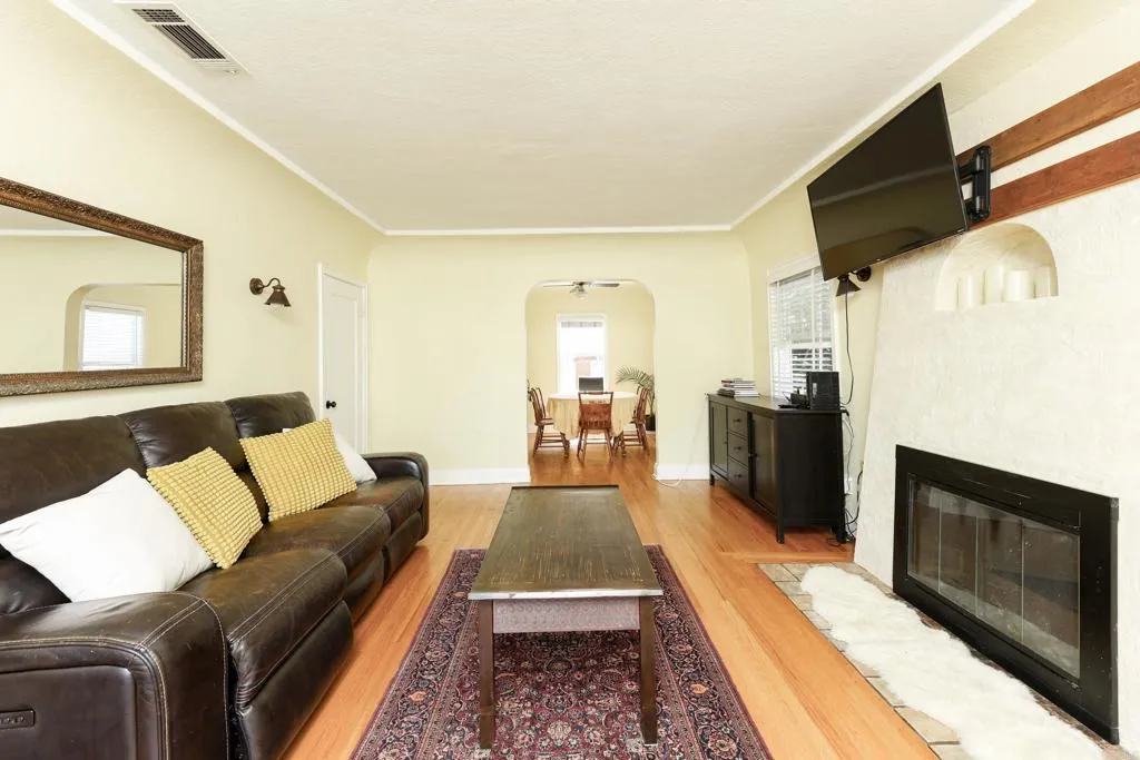 https://cdn.realtyfeed.com/cdn/127/306726552/af1714a08803e57d2f0f5cd3b0053dd3.webp