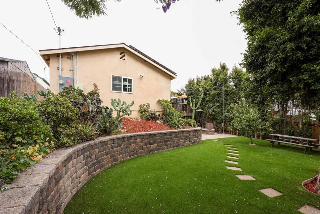 https://cdn.realtyfeed.com/cdn/127/306726552/da6400685bdb45148060bd075e334d7f.webp