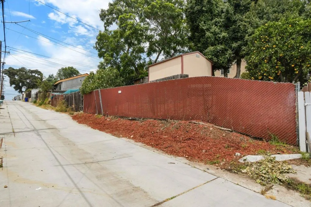 https://cdn.realtyfeed.com/cdn/127/306726552/efb1be55c7b868a342e11033449cbe24.webp