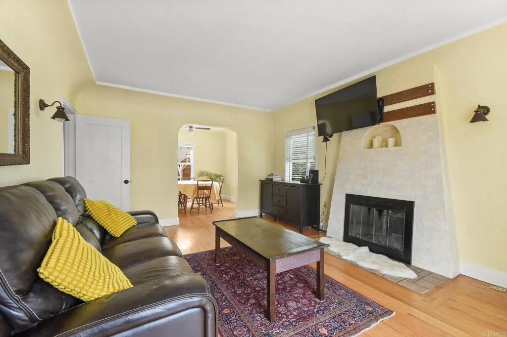 https://cdn.realtyfeed.com/cdn/127/306726552/f6b6b6eb4ffaf89bdc5d36754bee235b.webp