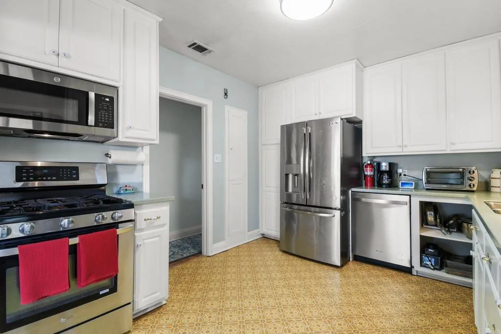 https://cdn.realtyfeed.com/cdn/127/306726552/f9c0615e06739270d7fd8e7df826ca1a.webp