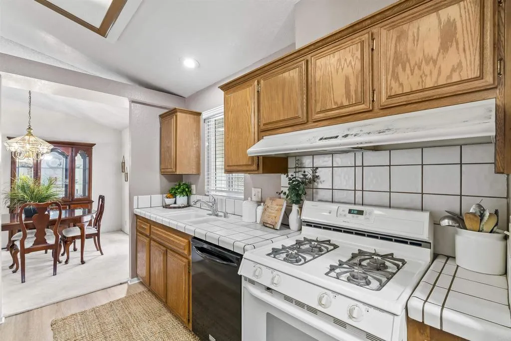 https://cdn.realtyfeed.com/cdn/127/306726582/6944c88862ab0dc19b8c2bb897aee437.webp