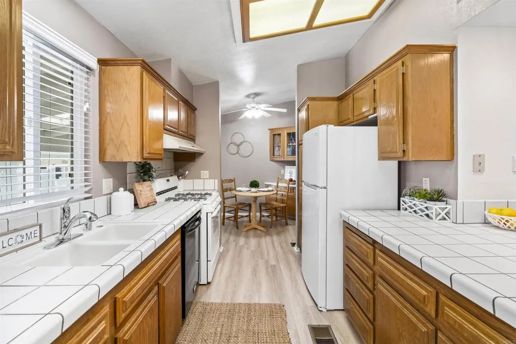 https://cdn.realtyfeed.com/cdn/127/306726582/e215f8dcbb884a3f61d9961e758f157b.webp