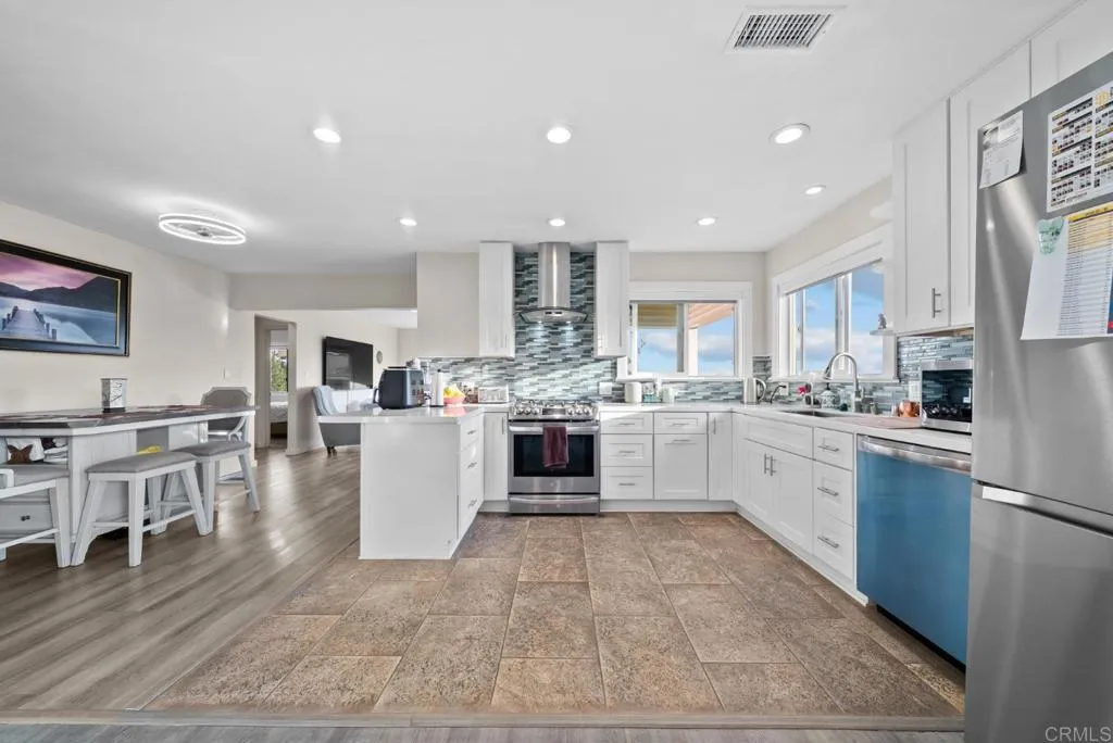 https://cdn.realtyfeed.com/cdn/127/306726591/28efc4eea8783ec496237337d593d6ec.webp